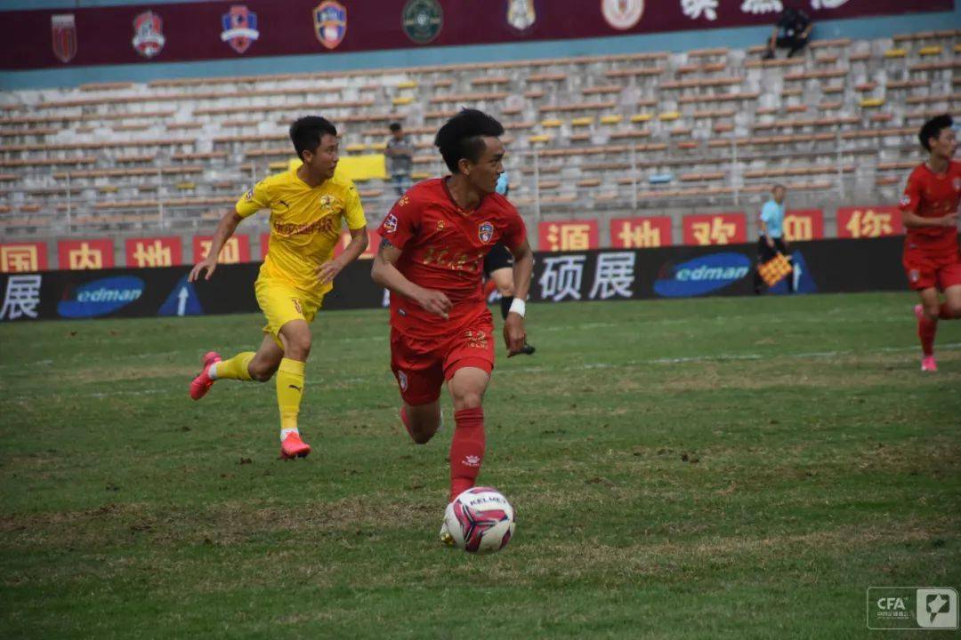  边路传中精准制导，高中锋头顶建奇功