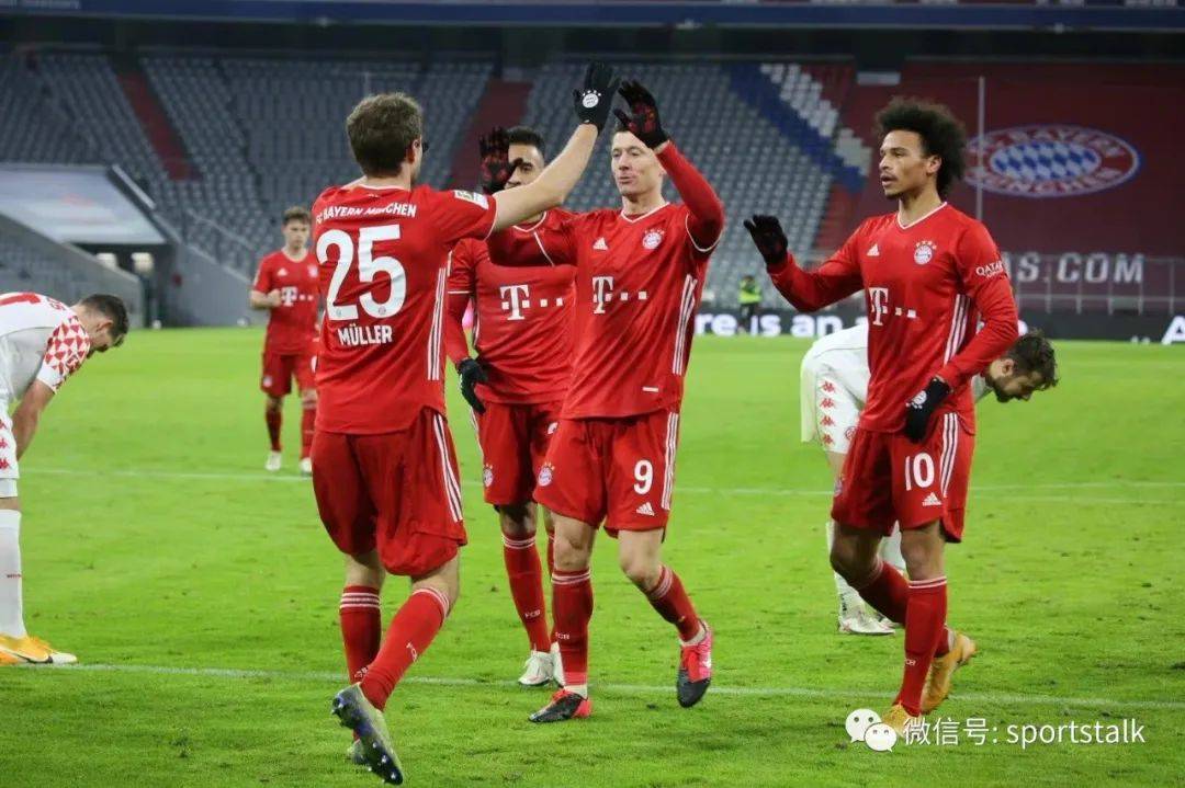  中场核心远射世界波，助球队登顶榜首