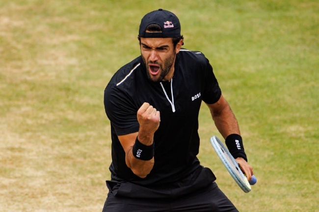  贝雷蒂尼发球重炮，女王杯草地赛轰出25记ACE