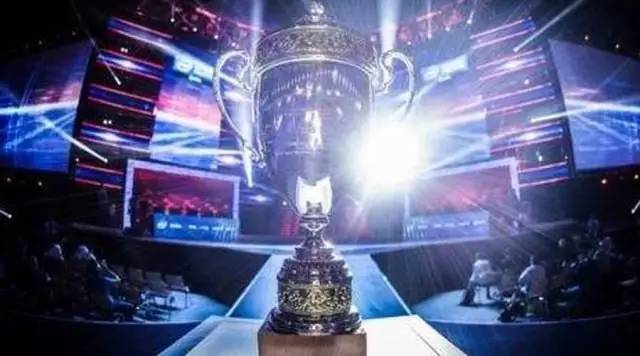  英雄联盟全明星赛星光璀璨，东西方顶尖选手同台献技  