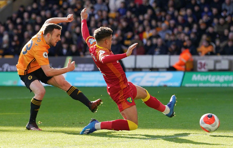  贝雷蒂尼正手火力全开血洗对手防线