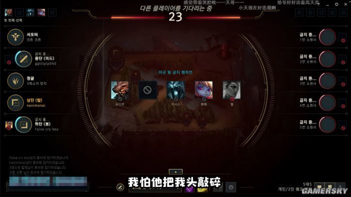  电竞选手指尖飞舞，键盘敲出冠军之路