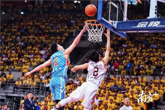  新疆飞虎主场大胜山东巩固联赛前四